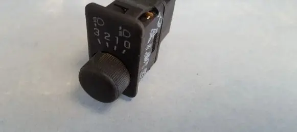 Nissan Primera Headlight level height control switch