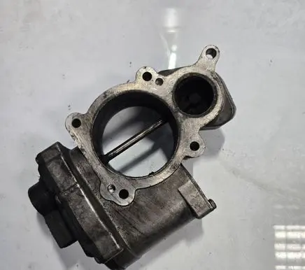 Audi A4 S4 B6 8E 8H Electric throttle body valve 06D131503C