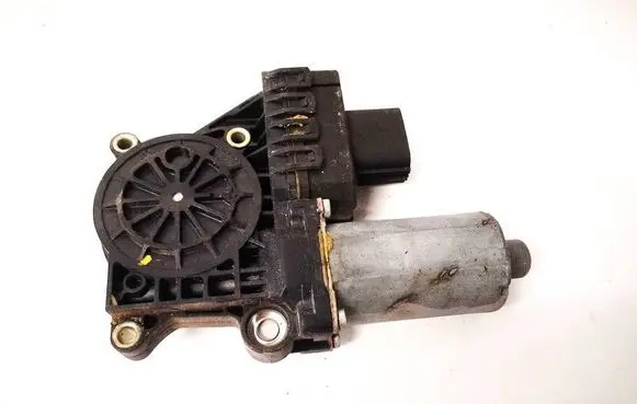Ford Mondeo Mk III Front door window regulator motor 0130821771