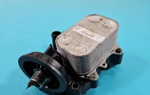 Skoda Fabia Mk3 (NJ) Oil filter mounting bracket 04B115389B IMPRK1452485