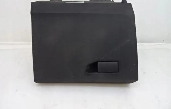 Peugeot 5008 II Glove box