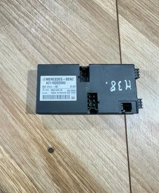 Mercedes-Benz E W211 Seat control module A2118202685 00005822A8