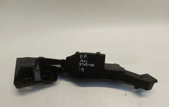 Front bumper mounting bracket