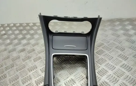 Mercedes-Benz A W176 Center console A1768100079