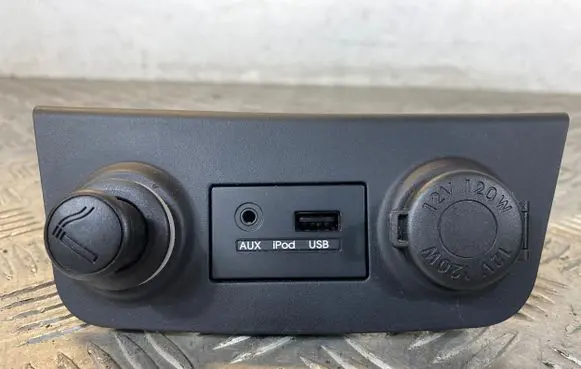 Hyundai i30 USB socket connector 961202R000 2R000 FDMC0901120598