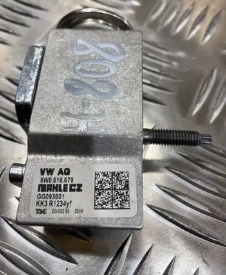 Audi A4 S4 B9 Air conditioning (A/C) expansion valve 8W0816679