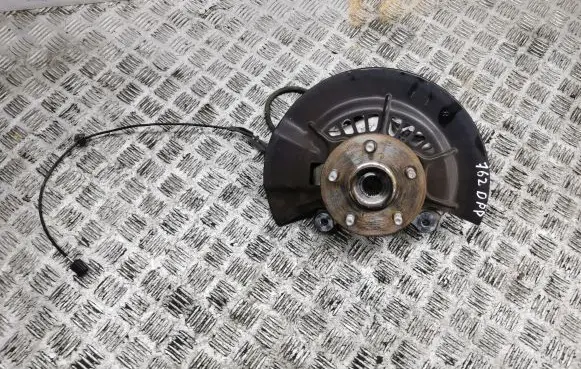 Toyota RAV 4 (XA50) Front wheel hub