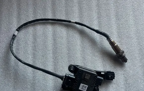 Volkswagen Touran III Lambda probe sensor 05L906261H