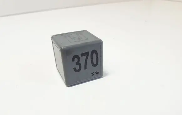 Audi A6 S6 C4 4A Other relay 8D0951253