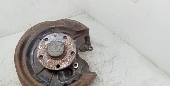 Rear wheel hub spindle/knuckle