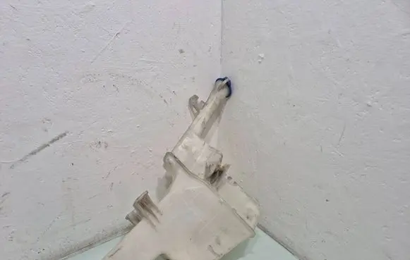 KIA Rio Windshield washer fluid reservoir/tank 986101W000