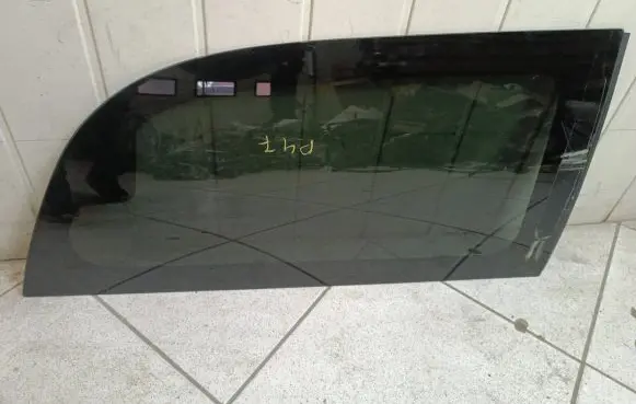 Chrysler Town & Country V Rear side window
