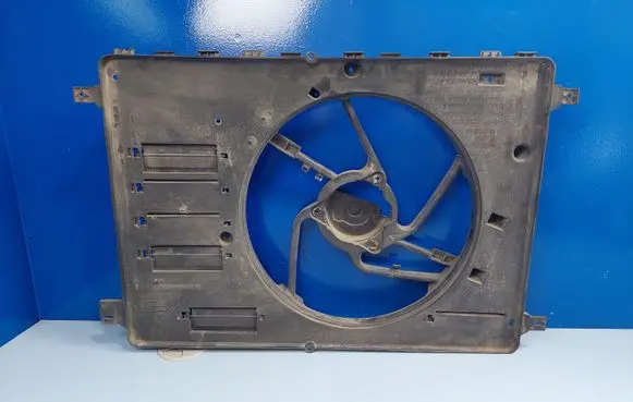 Volvo XC60 Radiator cooling fan shroud 8240543 6G918C607MF