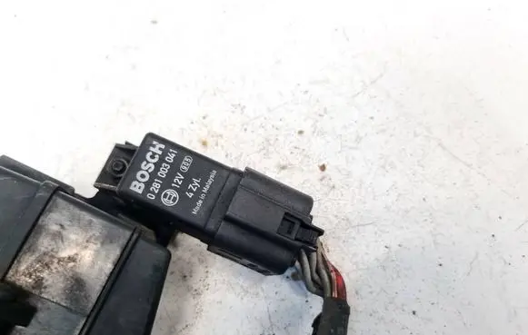 Chevrolet Captiva Glow plug pre-heat relay 0281003041