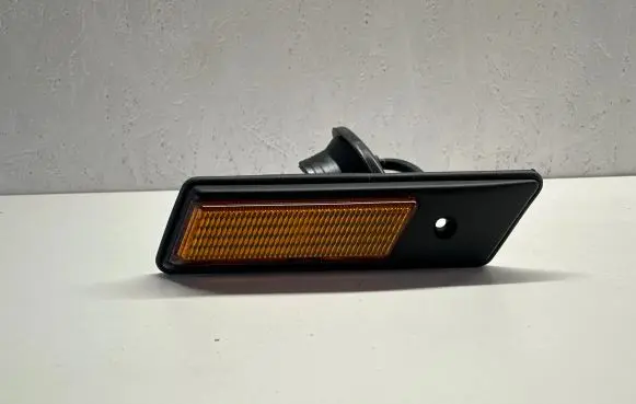 BMW 3 E36 Front fender indicator light 13780149