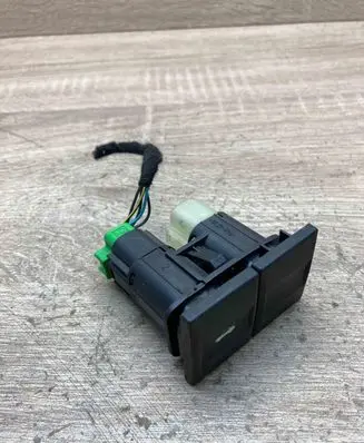 Ford Mondeo Mk III Tailgate opening switch 1S7T19B514AA