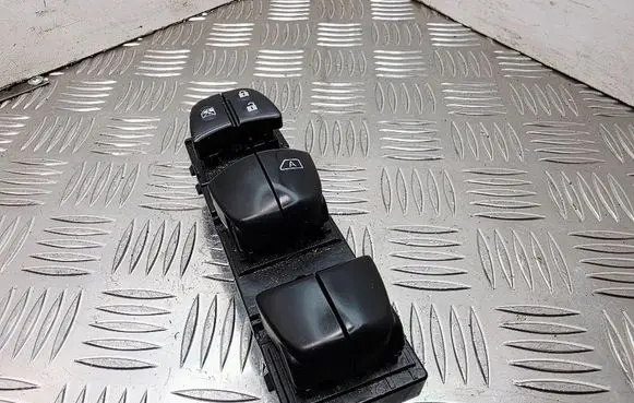 Nissan Qashqai Electric window control switch