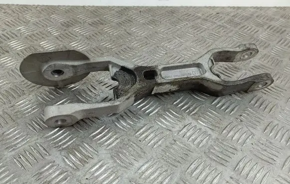 Jeep Cherokee Engine mounting bracket 68343375AB