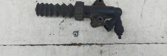 Clutch slave cylinder