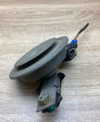 Audi A4 S4 B5 8D Horn signal 007524 14033 WITHPLUG