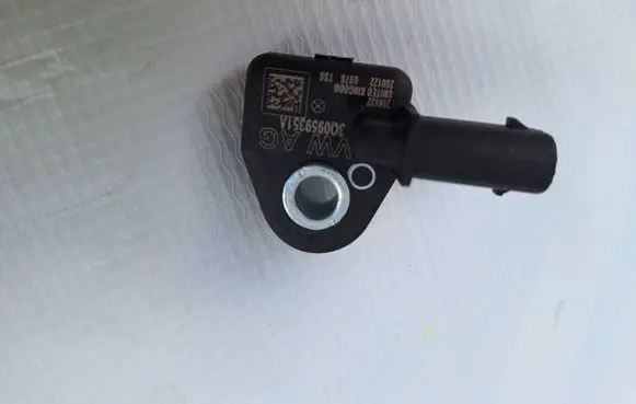 Volkswagen PASSAT B8 Airbag deployment crash/impact sensor 3Q0959351A 2E01226976
