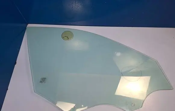 Volvo XC90 Front door window glass four-door 32368730 43R000677