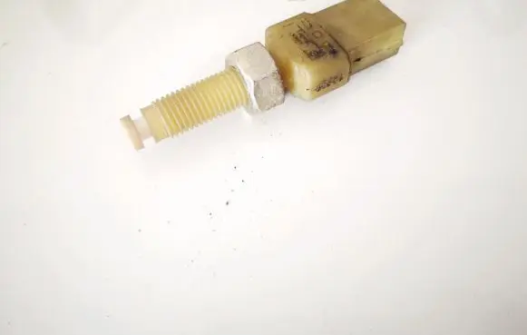Volkswagen PASSAT B5 Brake pedal sensor switch 443945515