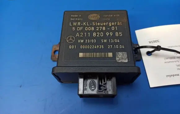 Mercedes-Benz E W211 Light module LCM A2118209985 5DF00827801
