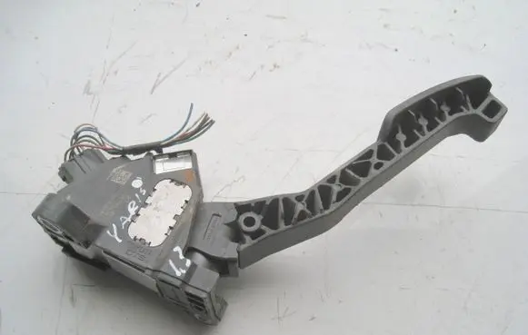 Toyota Yaris Accelerator throttle pedal 781100D010