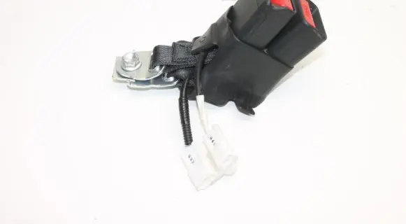 Toyota C-HR I Middle seatbelt buckle (rear) 