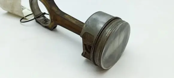 Jaguar XJ X308 Piston with connecting rod