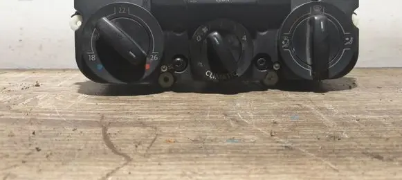Volkswagen PASSAT B6 Climate control unit