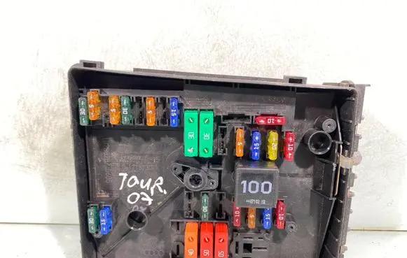 Volkswagen Touran I Fuse module 1k0937125a