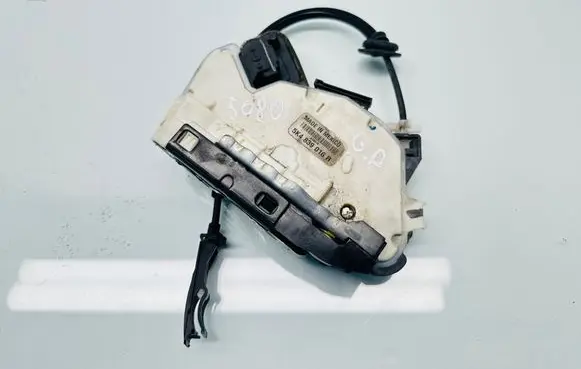 Volkswagen Jetta VI Rear door lock 5K4839016R