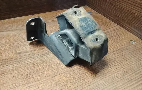Iveco Daily 4th gen Gearbox mount 504085410 504066006