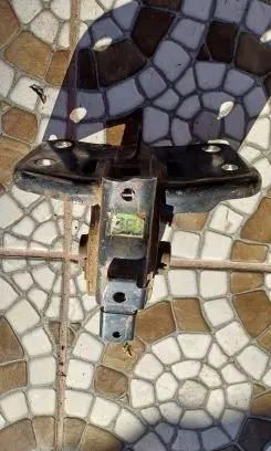 Lexus CT 200H Engine mount bracket AVA3273