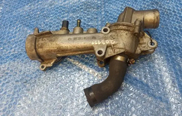 Mercedes-Benz C W203 Engine coolant pipe/hose 1112030573 A1112030282 A1112031075