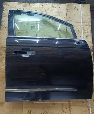 SsangYong Rodius Front door