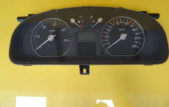 Renault Laguna II Speedometer (instrument cluster) 8200328449