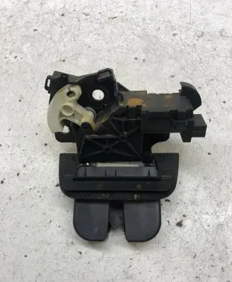 Audi A4 S4 B7 8E 8H Tailgate/trunk/boot lock/catch/latch 8E9827520A 8P4827505B