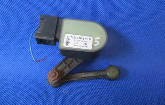 Audi Q7 4L Headlight/headlamp level sensor 4E0907503C 140306 6PM00816151