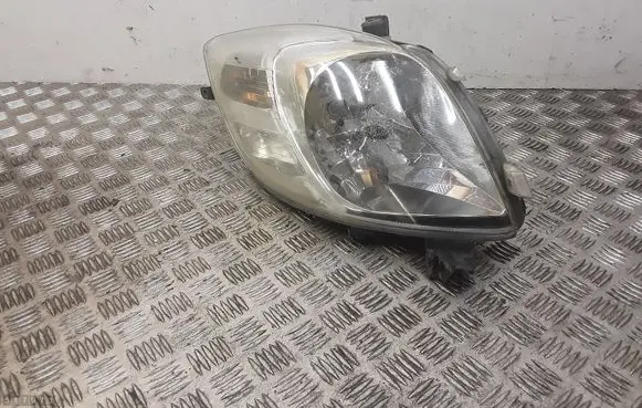 Toyota Yaris Headlight/headlamp 