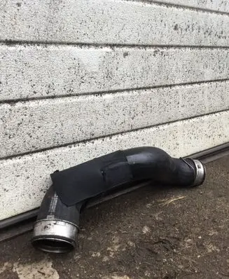Mercedes-Benz CLS C219 Turbo air intake inlet pipe/hose 211528248204