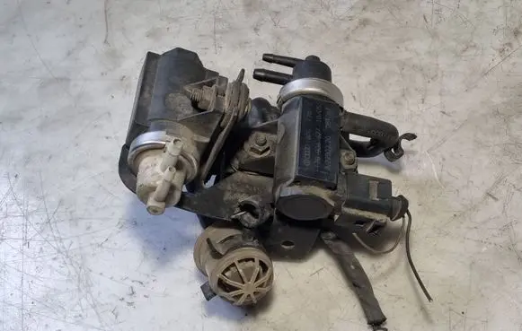 Volkswagen II LT Turbo solenoid valve 1J0906627 1J0906627A