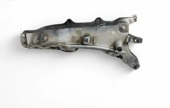 Volvo XC90 Fender mounting bracket 31391777
