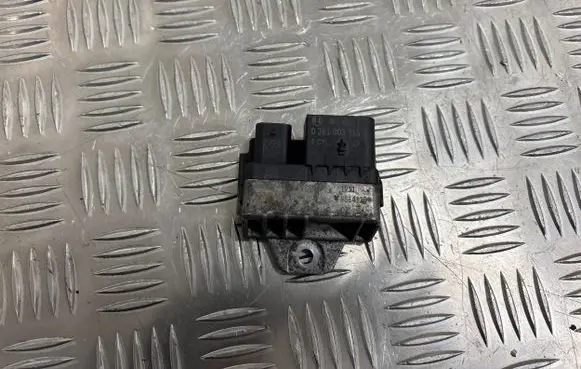 BMW 2 F46 Glow plug pre-heat relay 10213526 160707 8514120