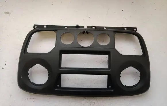 Renault Master III Dashboard center trim panel 682600025R
