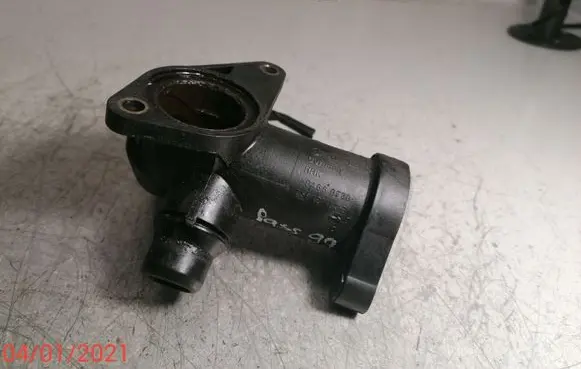 Volkswagen PASSAT B5 Thermostat housing 058121133B