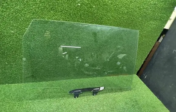 Rear door window glass