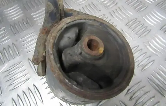 Honda Civic Engine mount bracket
